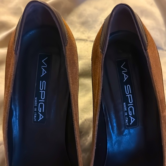 Via Spiga Brown Leather Pumps w/ Gold Suede Sides & Black Suede Toes - Picture 8 of 12